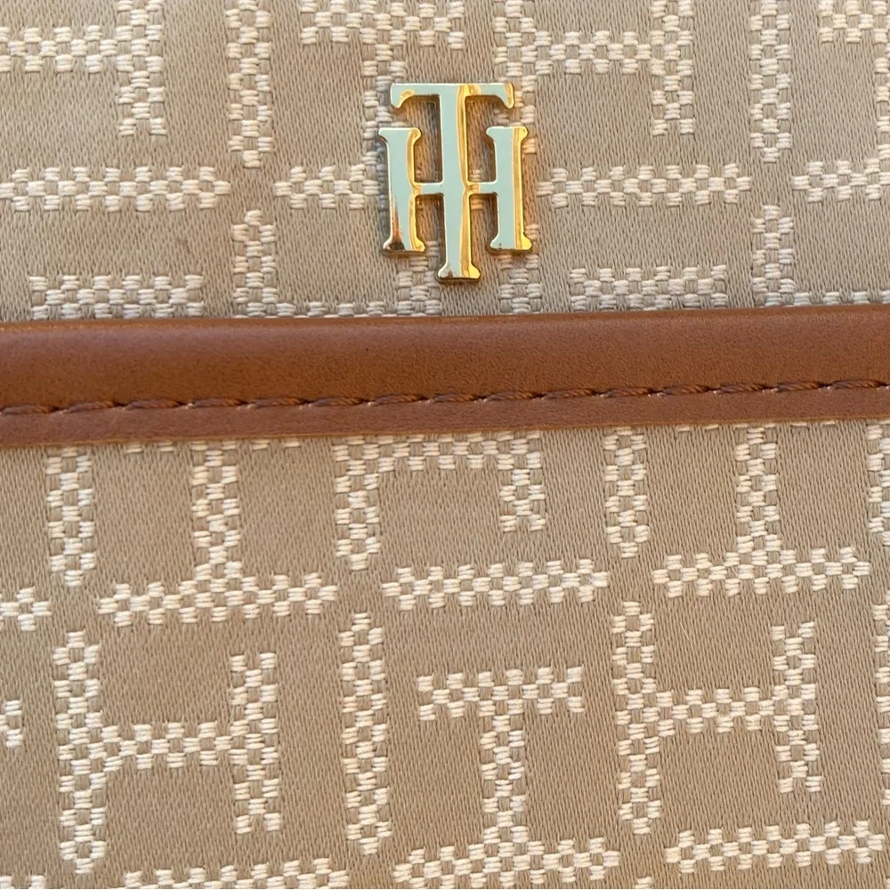 Tommy Hilfiger Crossbody Purse Bag